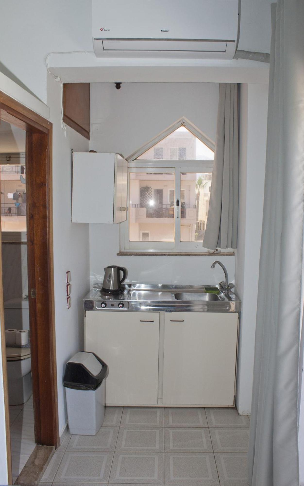 Melani Apartments Chrissi Akti Chania Exterior foto