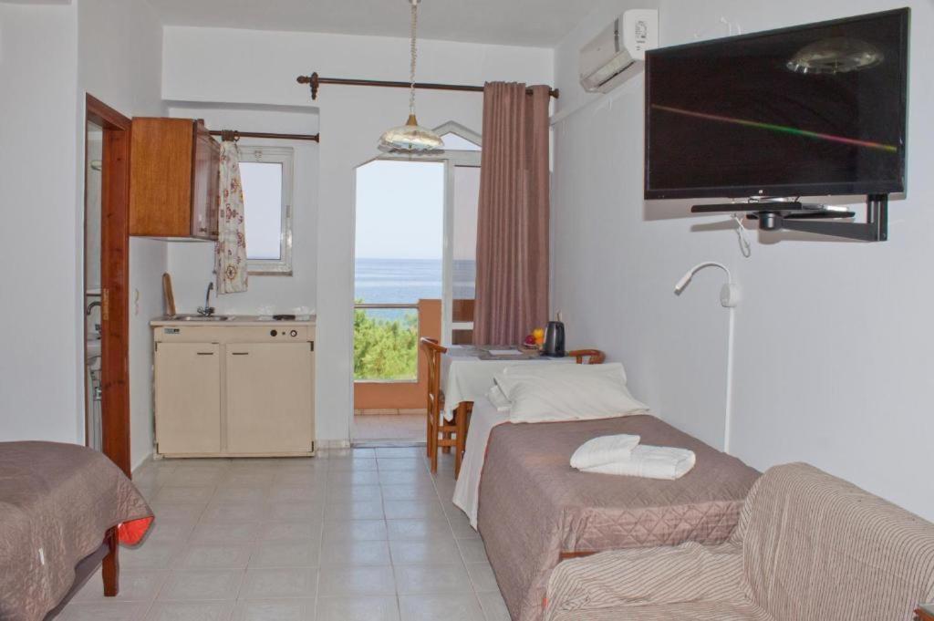 Melani Apartments Chrissi Akti Chania Exterior foto