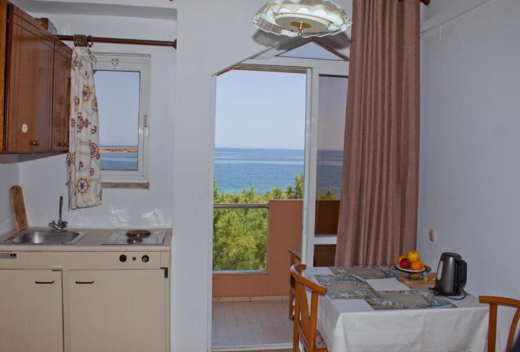 Melani Apartments Chrissi Akti Chania Exterior foto